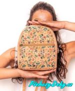 elegantní kabelka-batoh s květinovým vzorem